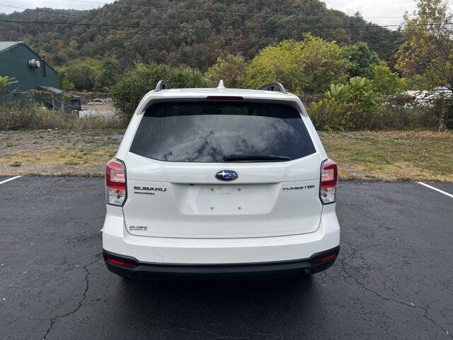 Used 2018 Subaru Forester 2.5i Premium w/ All-Weather Package image 5