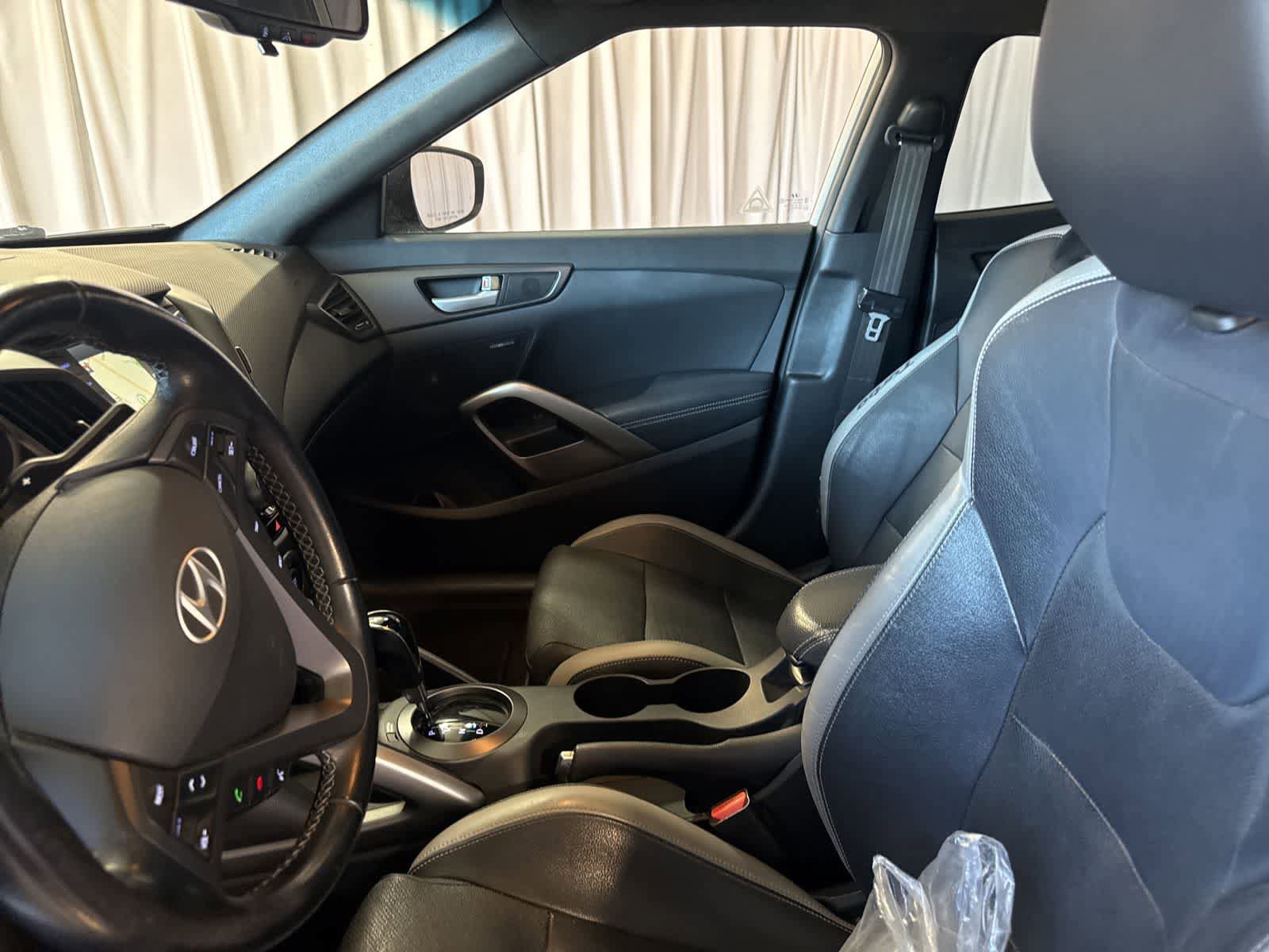 Used 2016 Hyundai Veloster Turbo w/ Option Group 04 FWD image 18