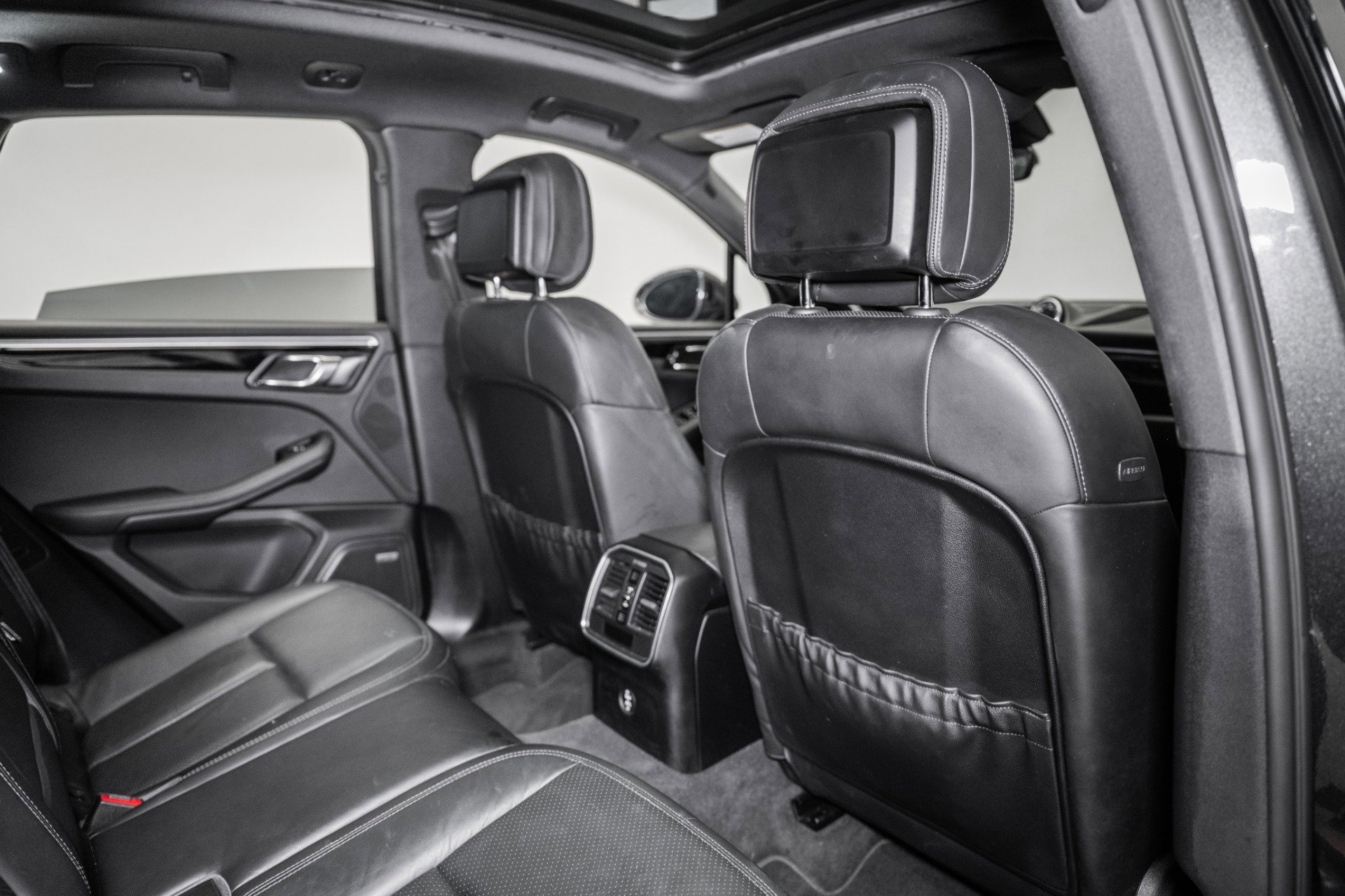 Used 2021 Porsche Macan S image 23