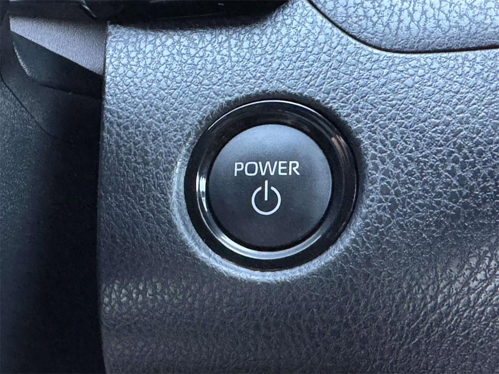 Used 2025 Toyota Camry SE image 8