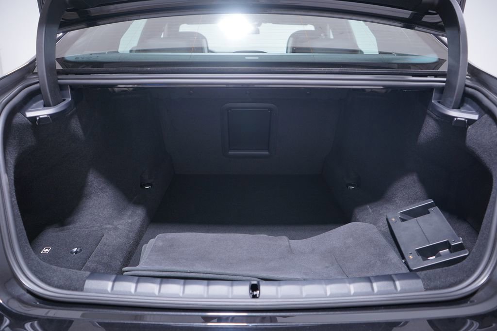 Used 2025 BMW 740i w/ Premium Package image 22