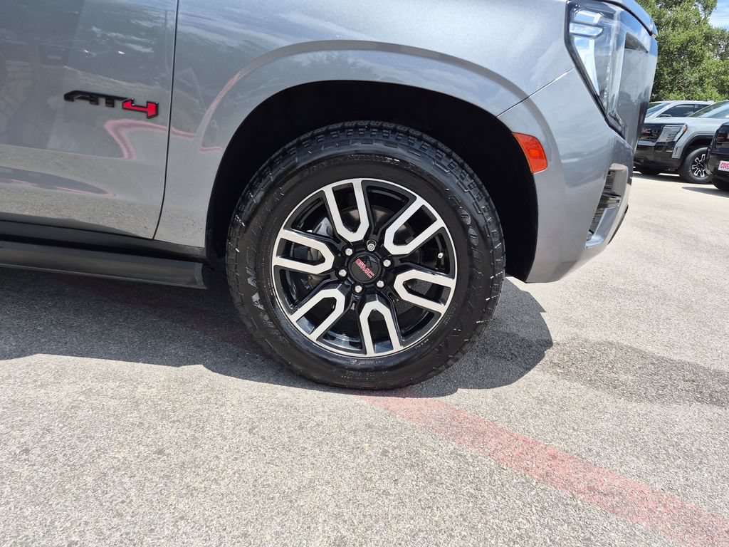 Used 2022 GMC Yukon AT4 w/ Technology Package AWD/4WD image 18