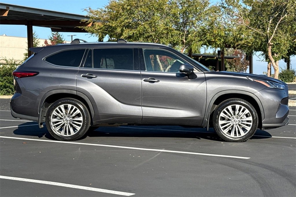 Used 2022 Toyota Highlander Platinum image 8