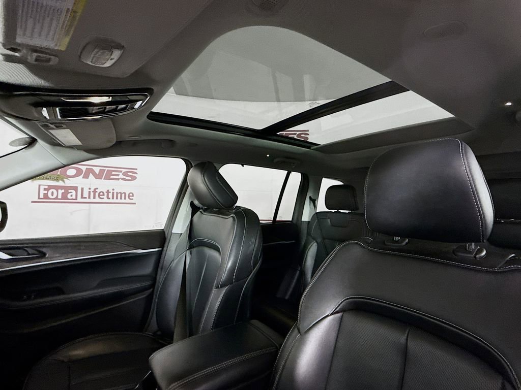 Used 2022 Jeep Grand Cherokee Limited 4xe w/ Luxury Tech Group II image 12