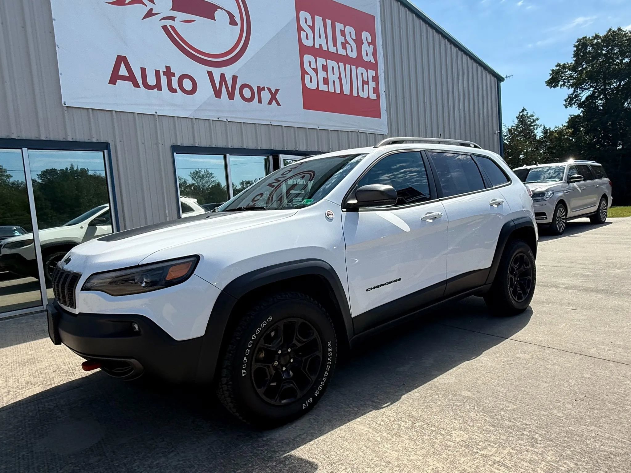 Used 2019 Jeep Cherokee Trailhawk w/ Comfort/Convenience Group image 18