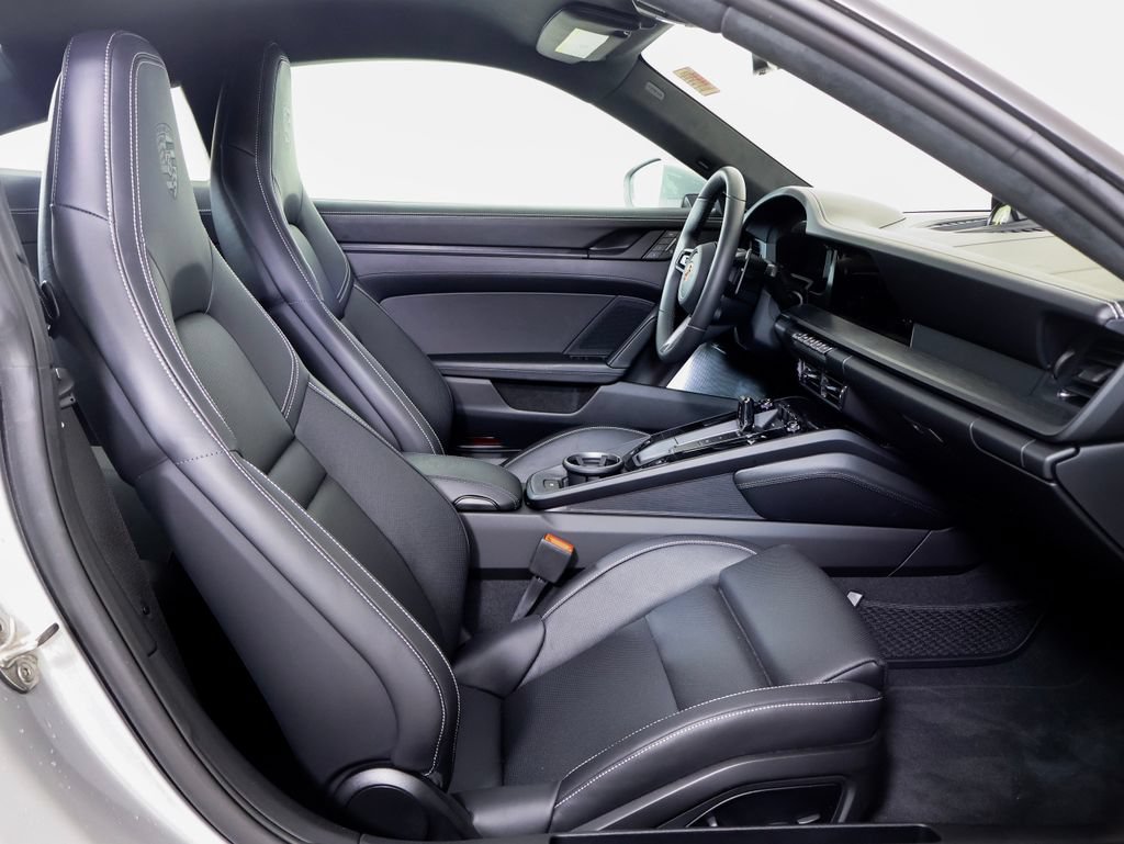 Used 2025 Porsche 911 Carrera GTS RWD image 8