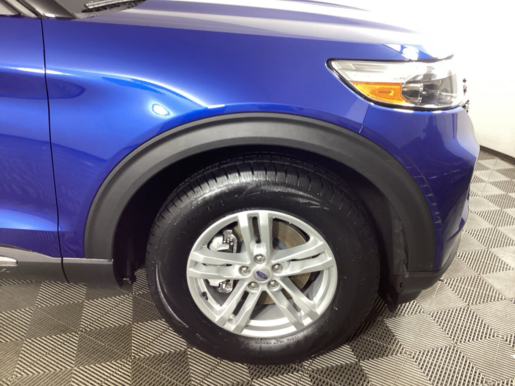 Used 2022 Ford Explorer XLT w/ Equipment Group 202A image 7