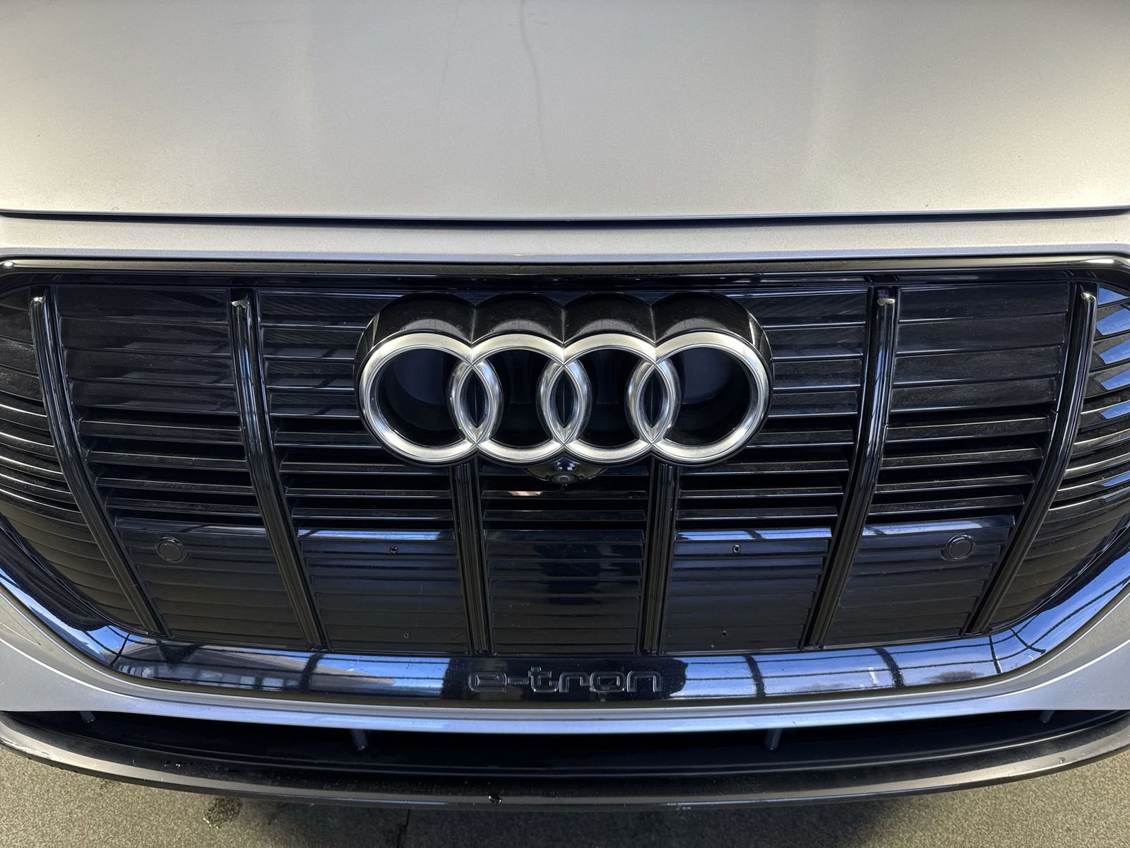 Used 2021 Audi e-tron Premium w/ Convenience Plus Package image 27