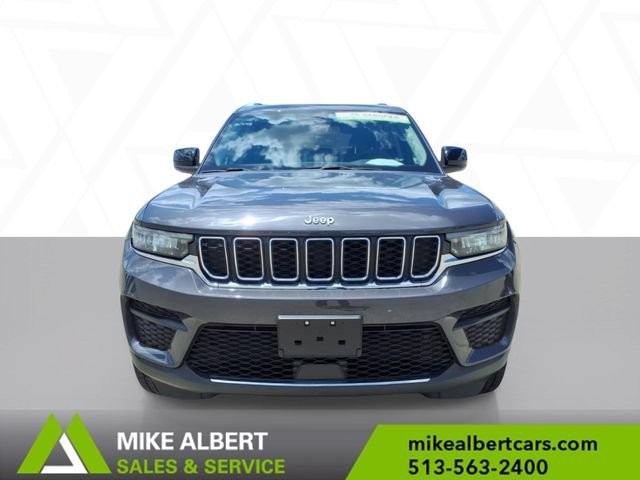 Used 2023 Jeep Grand Cherokee Laredo AWD/4WD image 2