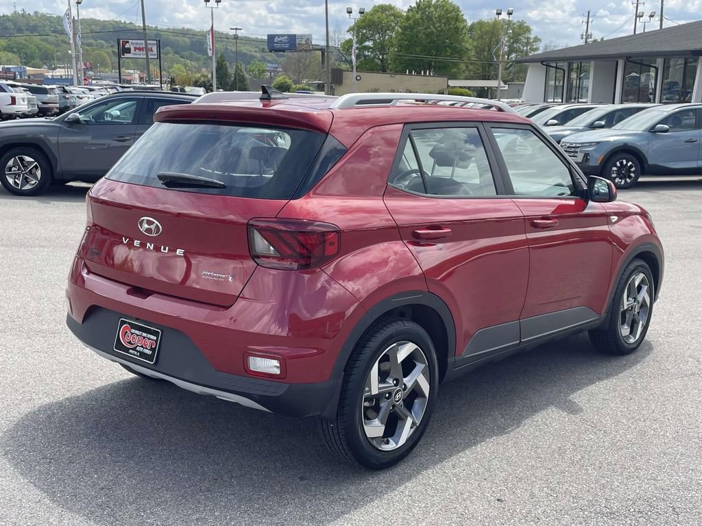 Used 2022 Hyundai Venue Limited image 4