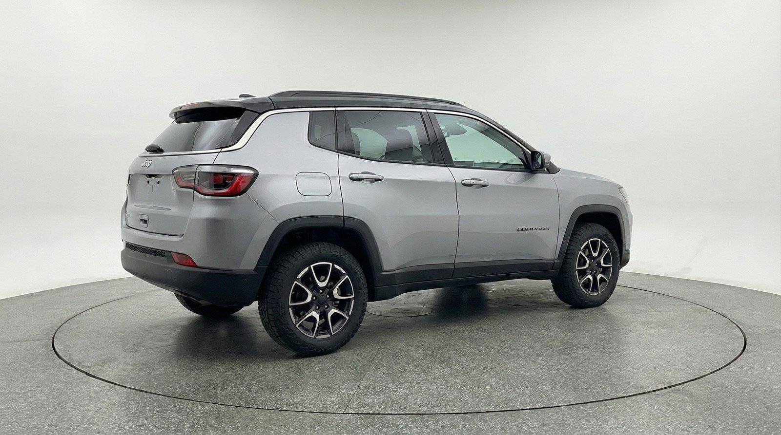 Used 2025 Jeep Compass Trailhawk AWD/4WD image 9