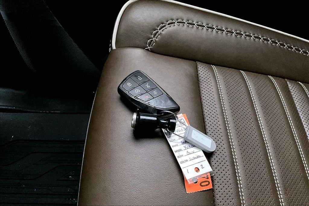 Used 2026 GMC Yukon XL Denali Ultimate w/ LPO, Floor Liner Package AWD/4WD image 14