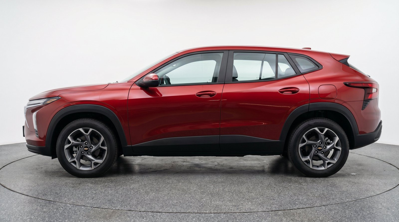 Used 2025 Chevrolet Trax LT FWD image 5