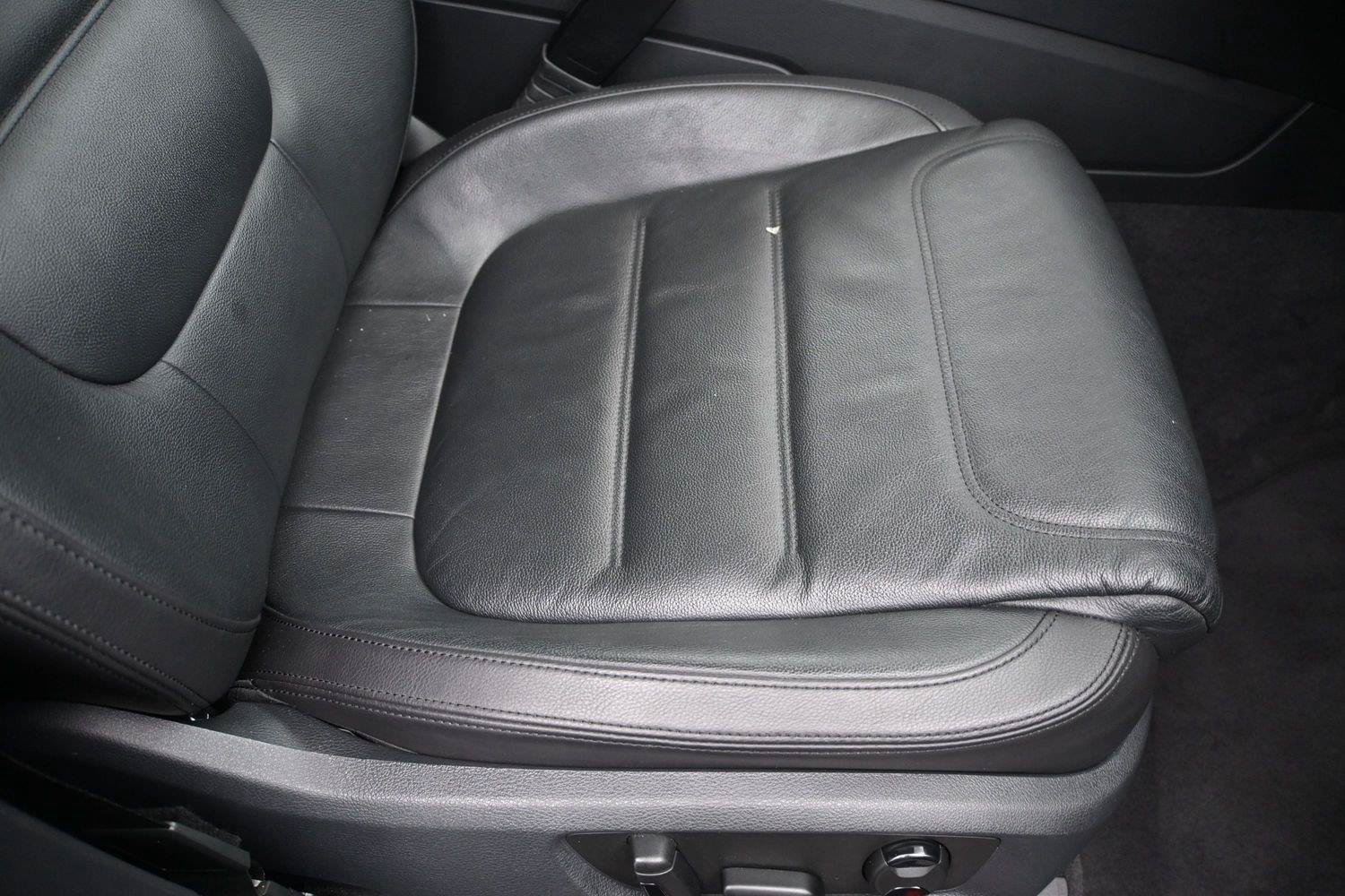 Used 2014 Volkswagen Touareg Executive AWD/4WD image 21