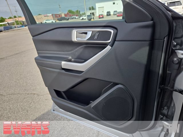 Used 2023 Ford Explorer XLT w/ Equipment Group 202A AWD/4WD image 18