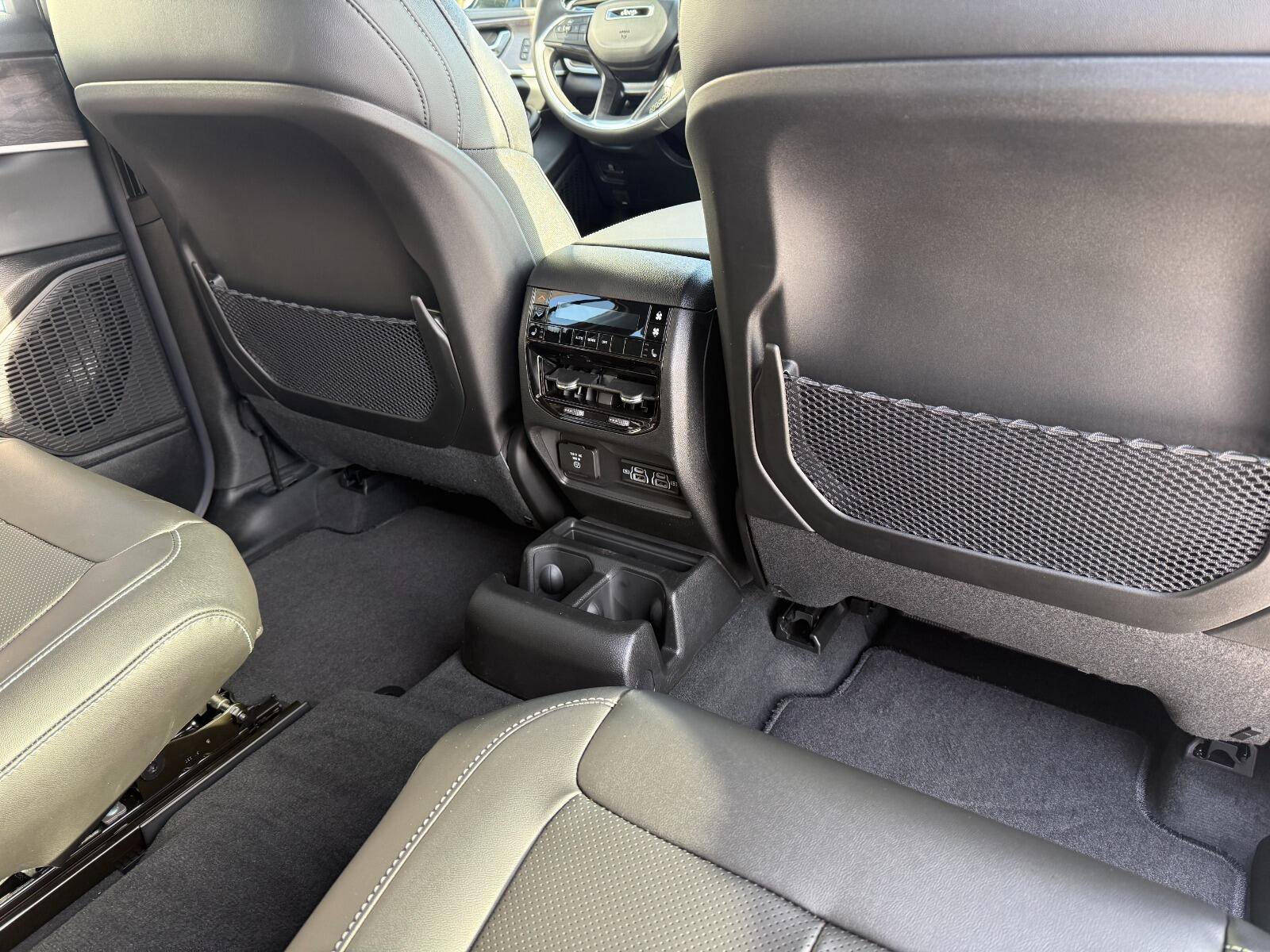 New 2025 Jeep Grand Cherokee L Limited w/ Luxury Tech Group II image 17