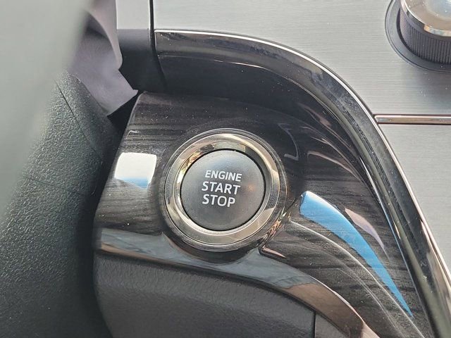 Used 2013 Toyota Avalon Limited image 35