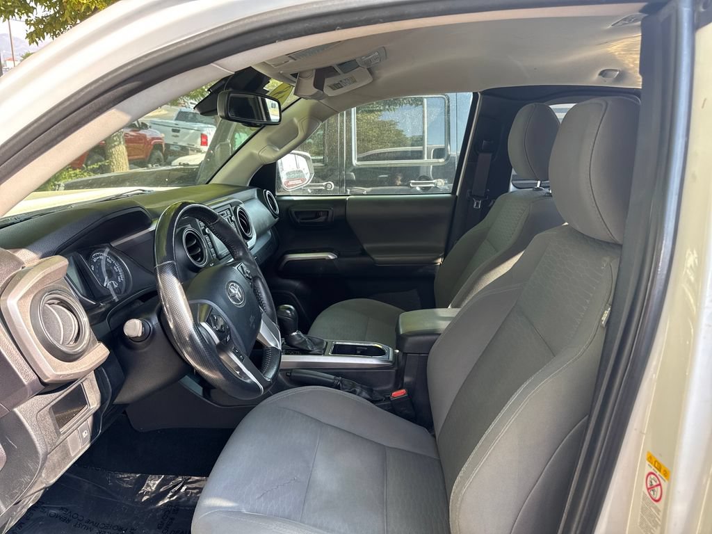 Used 2018 Toyota Tacoma SR5 AWD/4WD image 9