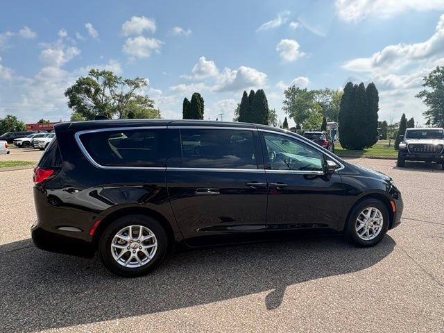 Used 2024 Chrysler Pacifica Touring-L FWD image 6