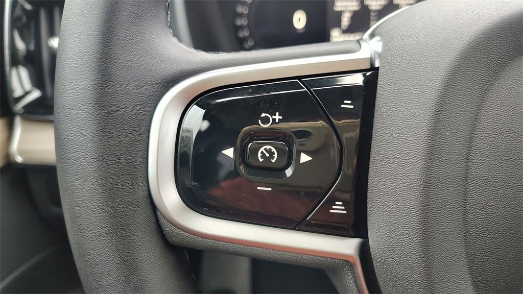 New 2026 Volvo XC90 B6 Plus image 16