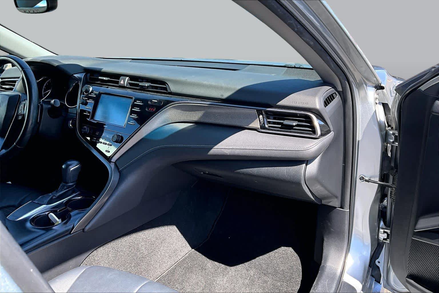 Used 2020 Toyota Camry SE w/ Convenience Package FWD image 18