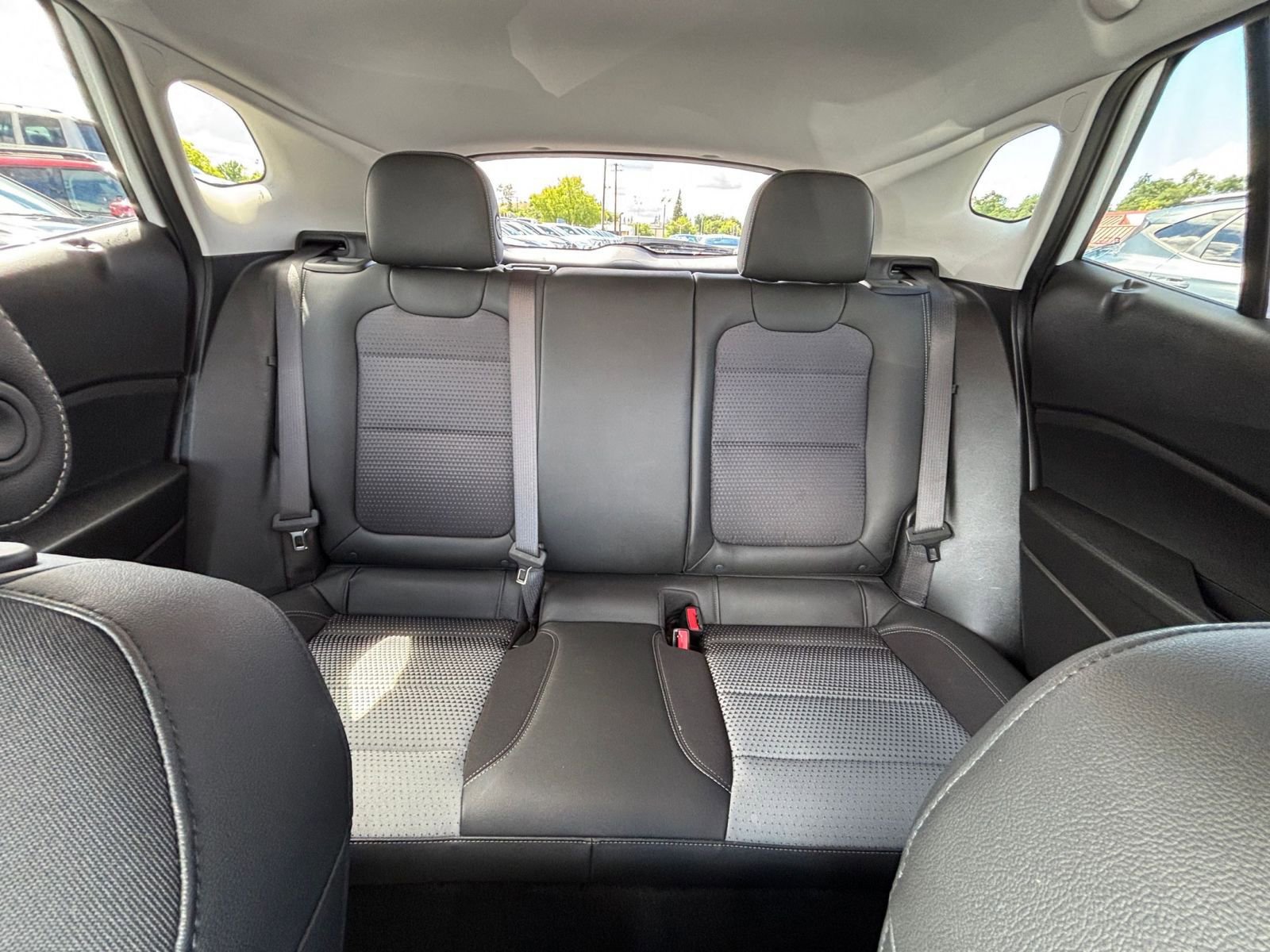 Used 2025 Chevrolet Trax LT FWD image 37