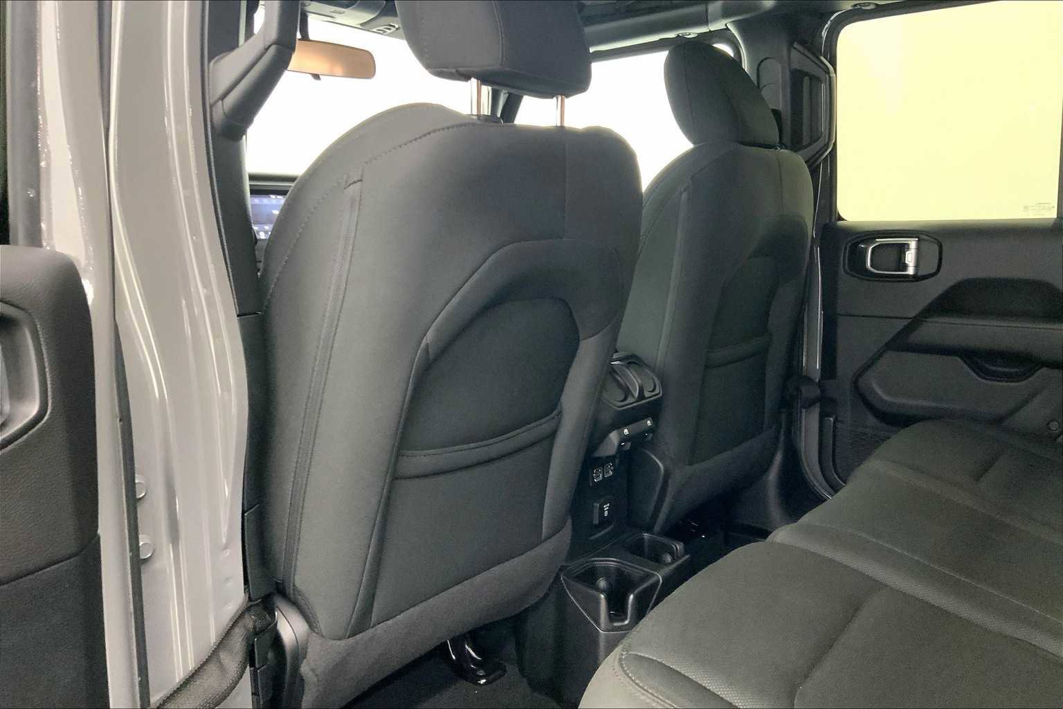 Used 2020 Jeep Wrangler Unlimited Sahara image 16