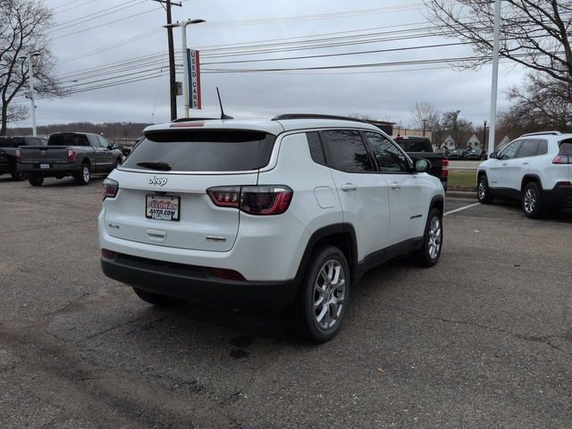 Used 2024 Jeep Compass Latitude w/ Sun and Sound Group AWD/4WD image 3