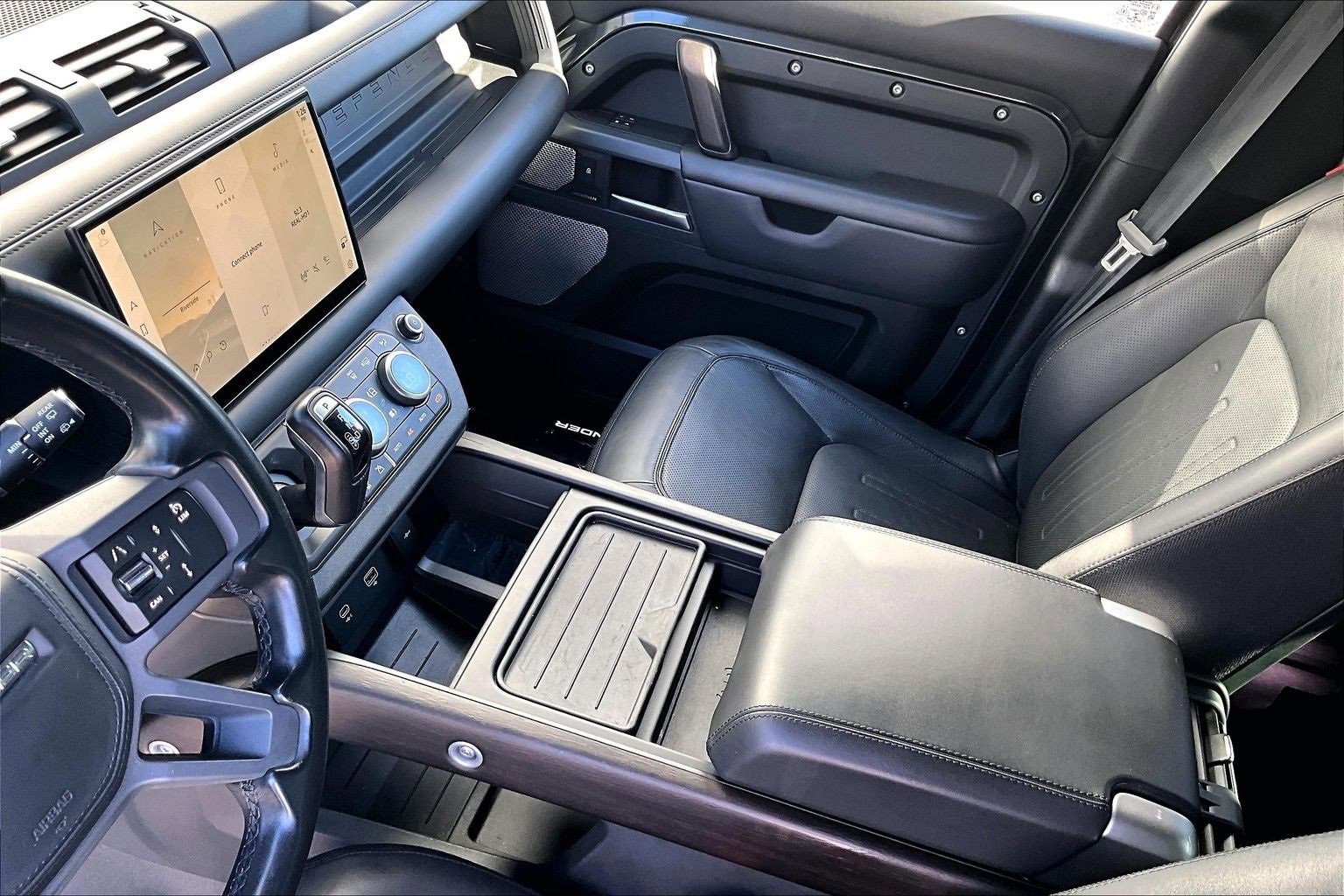 Used 2023 Land Rover Defender 130 X image 17