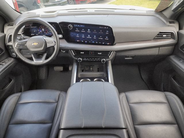 Used 2025 Chevrolet Suburban LT AWD/4WD image 21
