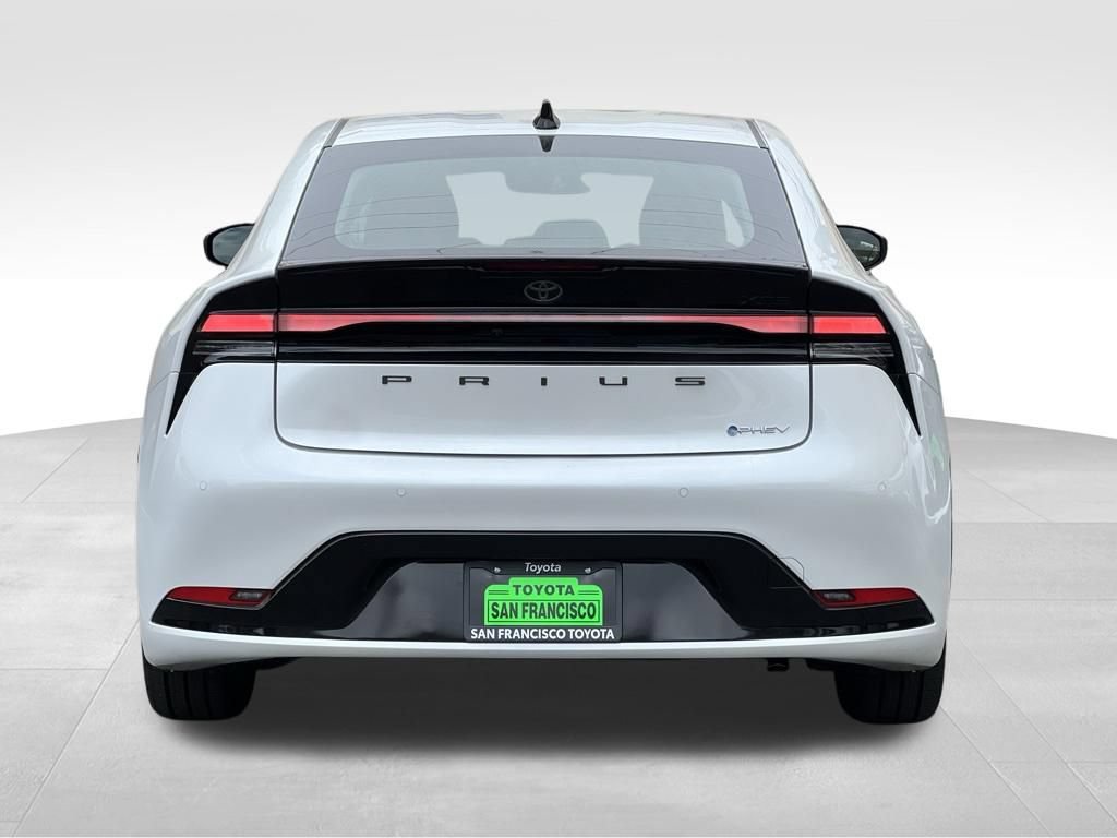 New 2027 Toyota Prius Plug-In Hybrid FWD image 4