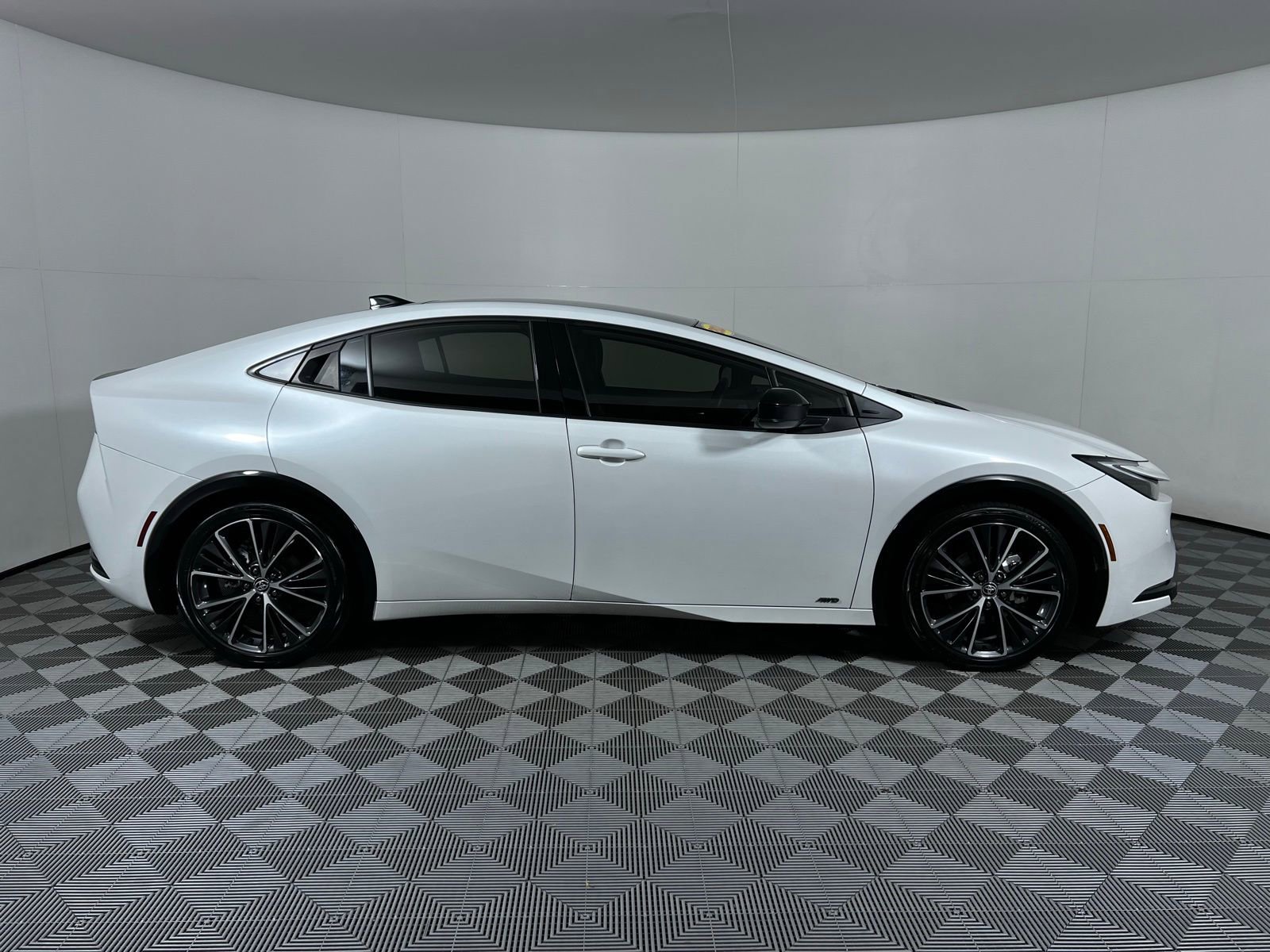 Certified 2024 Toyota Prius XLE image 4