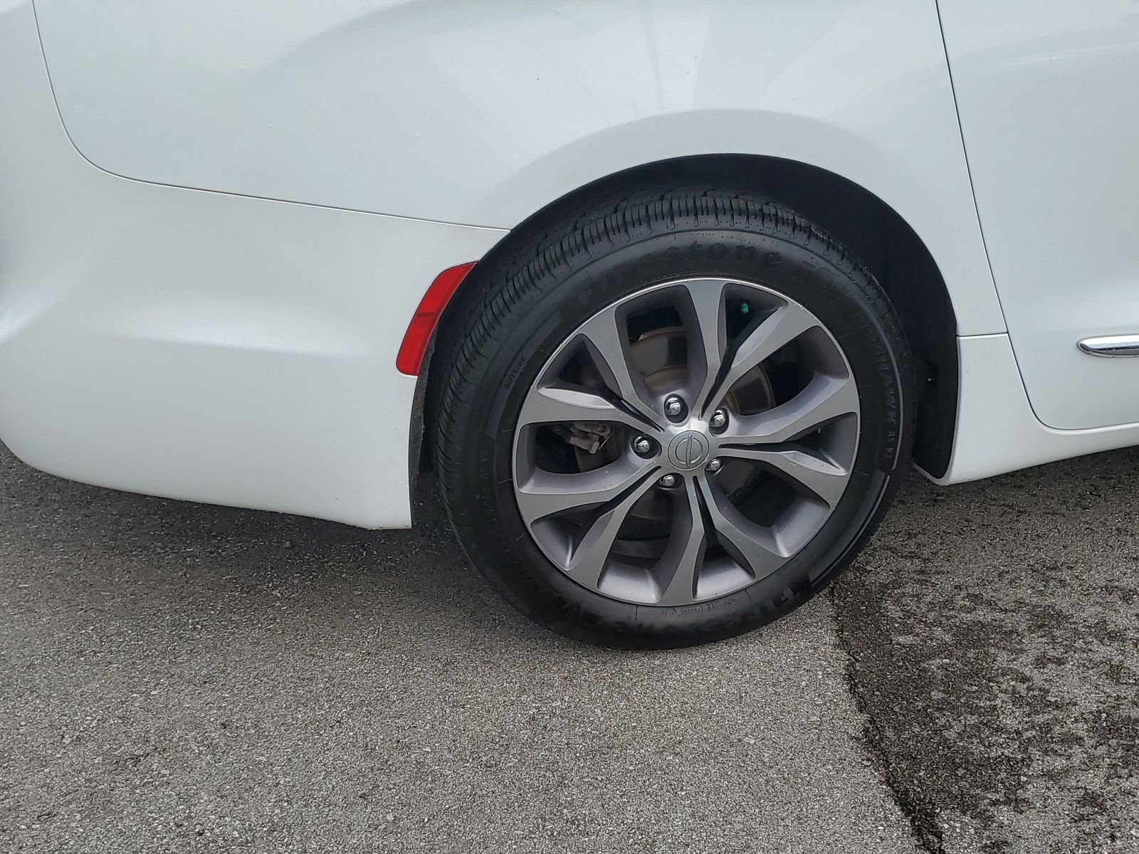 Used 2020 Chrysler Pacifica Limited FWD image 4