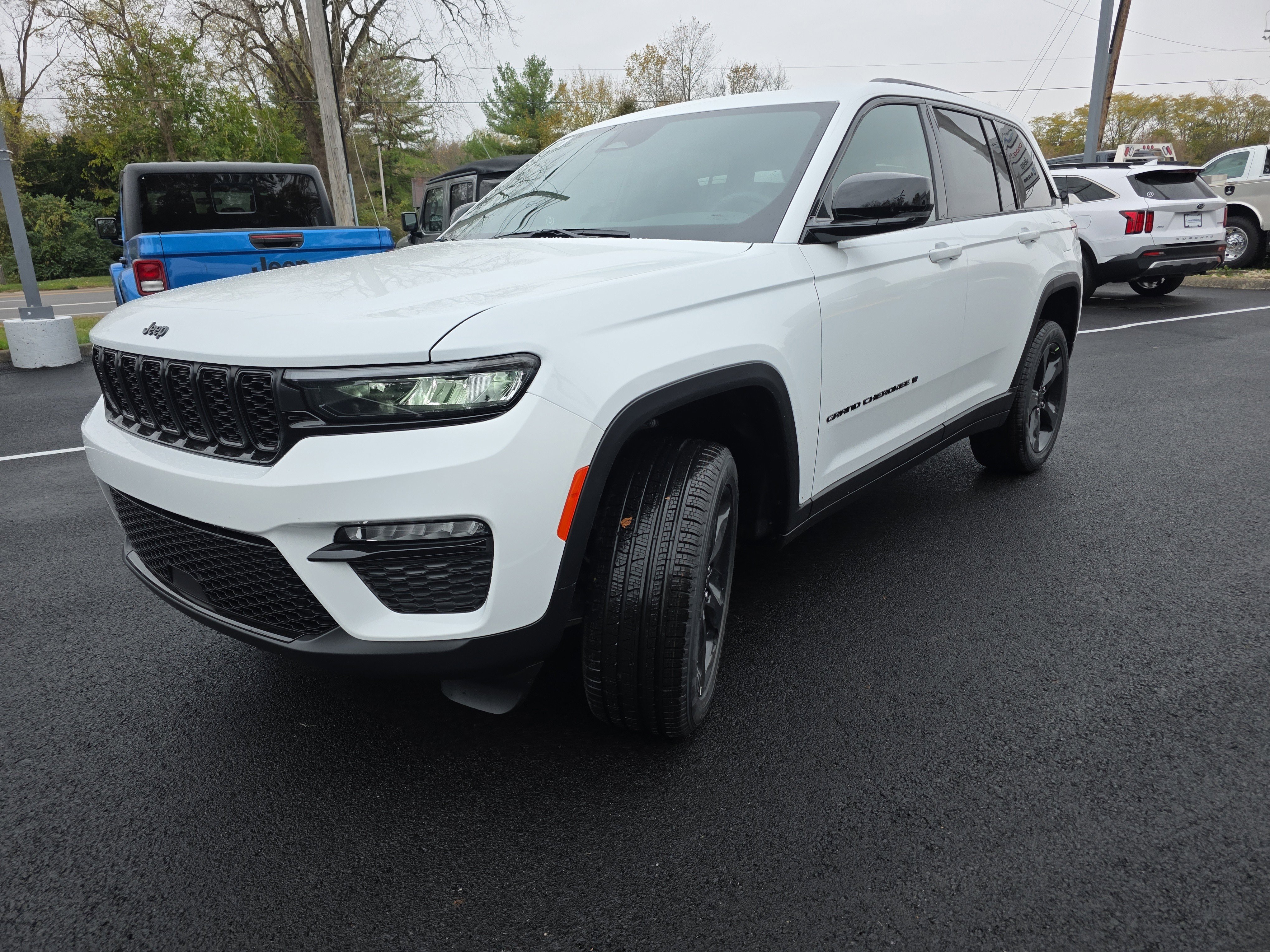 New 2025 Jeep Grand Cherokee Limited w/ Black Appearance Package image 18