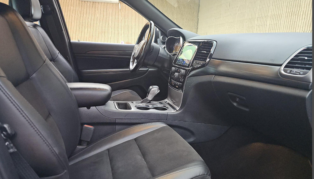 Used 2020 Jeep Grand Cherokee Altitude AWD/4WD image 25