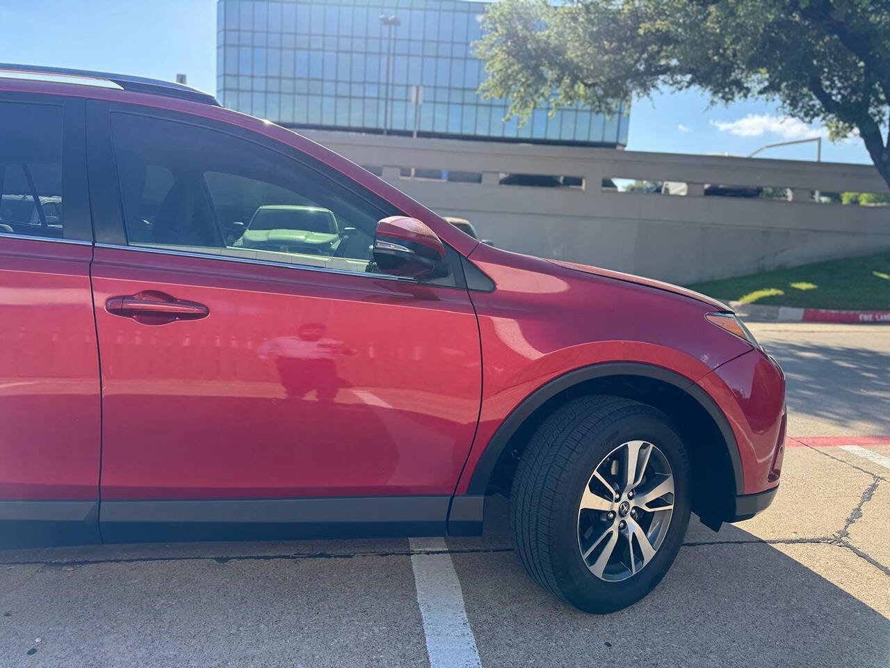Used 2017 Toyota RAV4 XLE FWD image 9