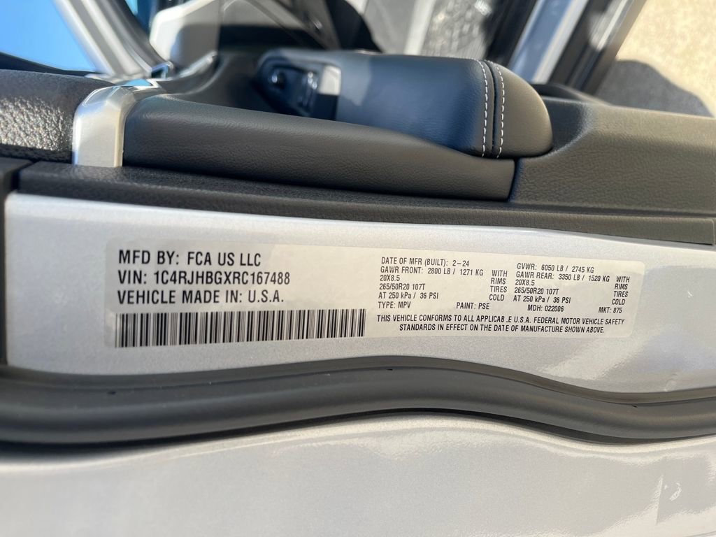 Used 2024 Jeep Grand Cherokee Limited w/ Luxury Tech Group II image 33