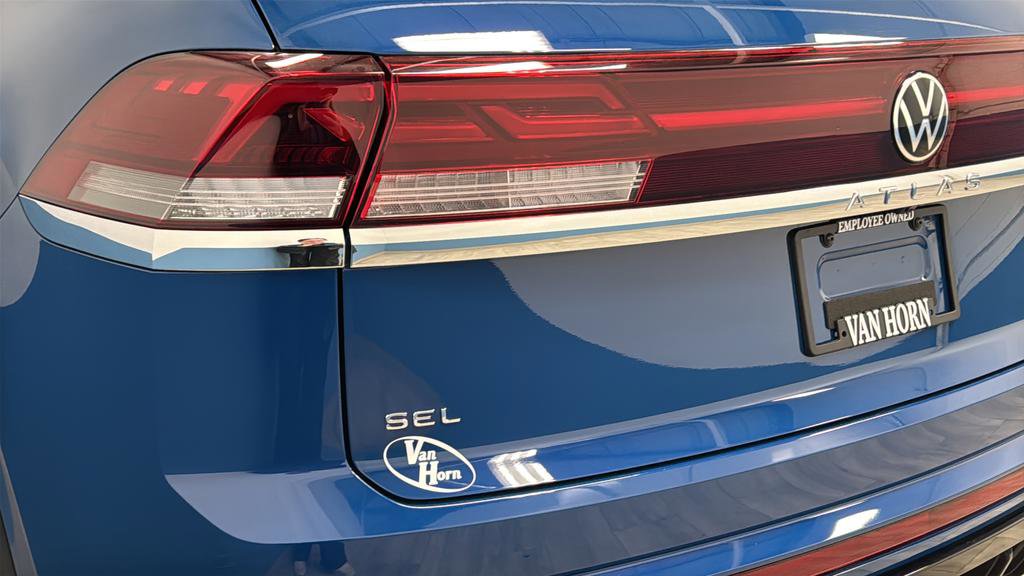 Used 2025 Volkswagen Atlas Cross Sport SEL Premium R-Line image 35