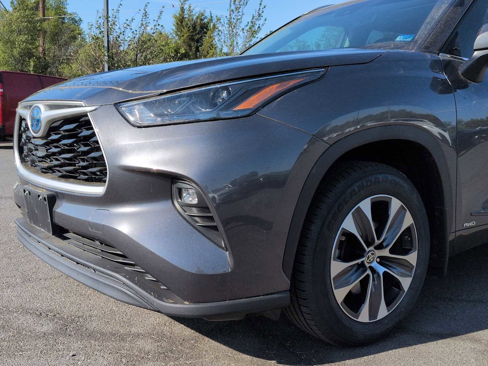 Used 2023 Toyota Highlander XLE AWD/4WD image 11