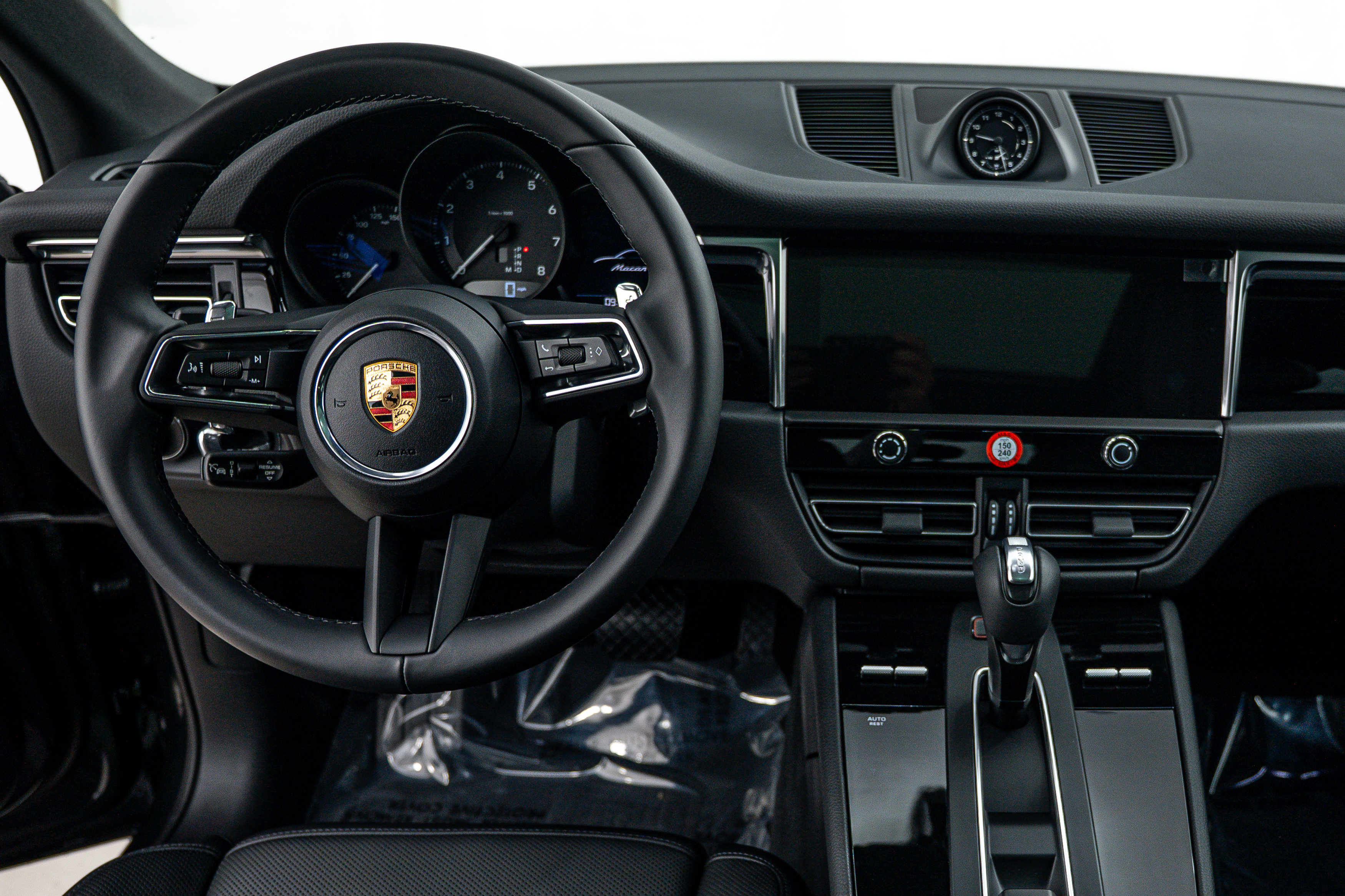 Certified 2026 Porsche Macan AWD/4WD image 21