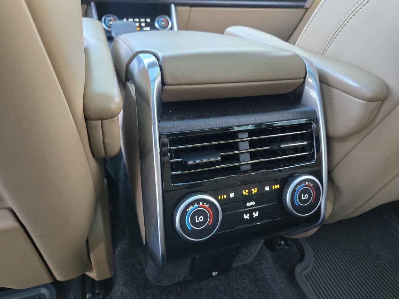 Used 2023 Land Rover Range Rover SE image 38