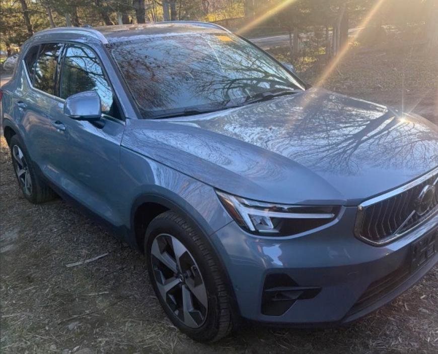 Used 2023 Volvo XC40 B5 Plus w/ Driver Assist Package image 12