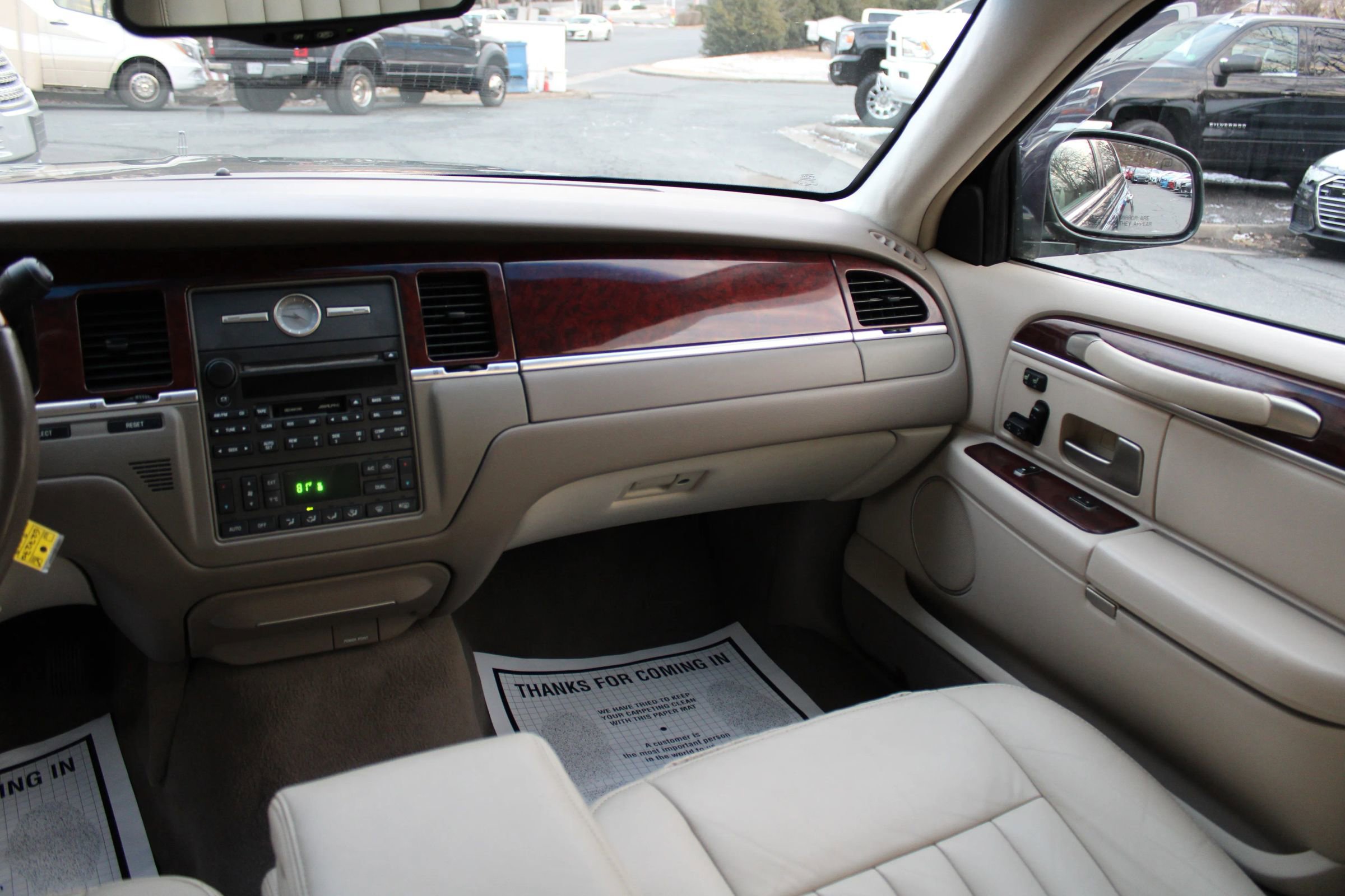 Used 2003 Lincoln Town Car Signature image 17