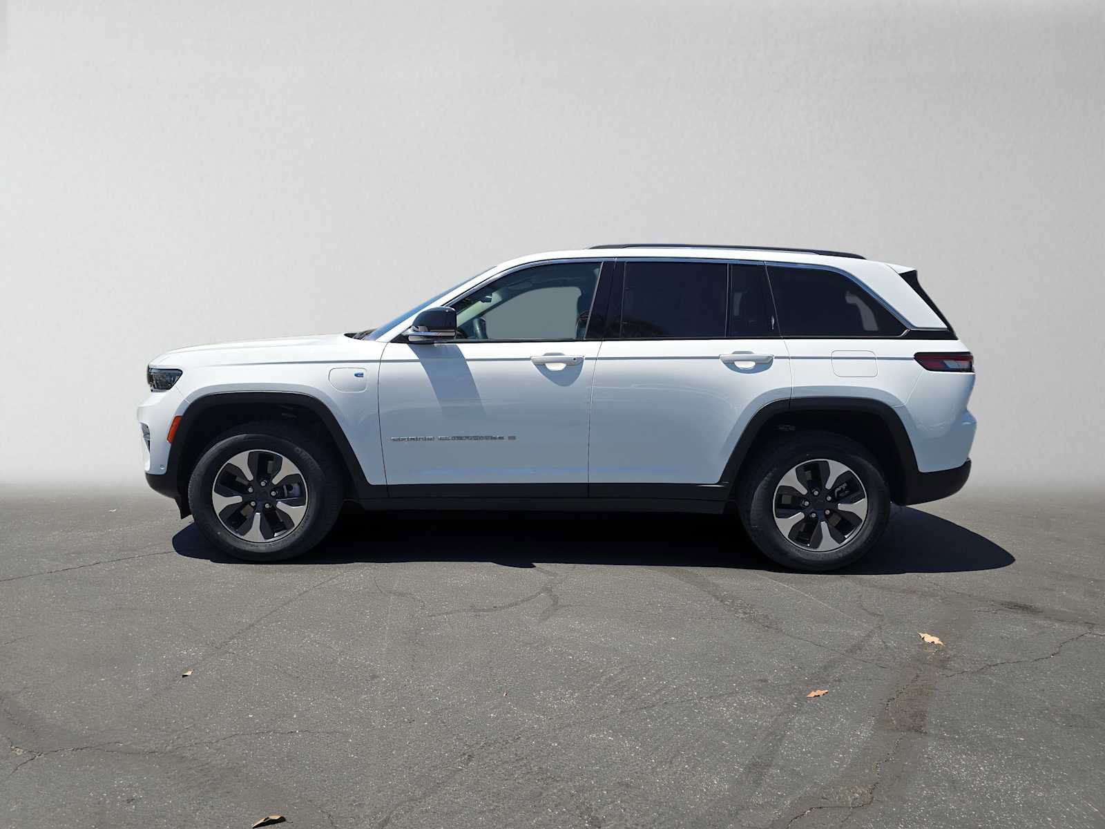 Used 2022 Jeep Grand Cherokee Limited 4xe w/ Luxury Tech Group II AWD/4WD image 6