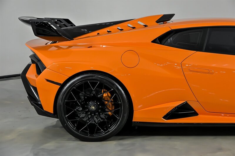 Used 2022 Lamborghini Huracan STO RWD image 15