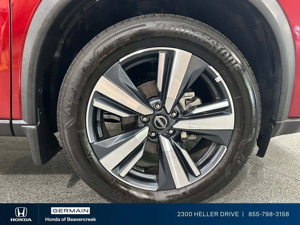 Used 2025 Nissan Rogue SL AWD/4WD image 12