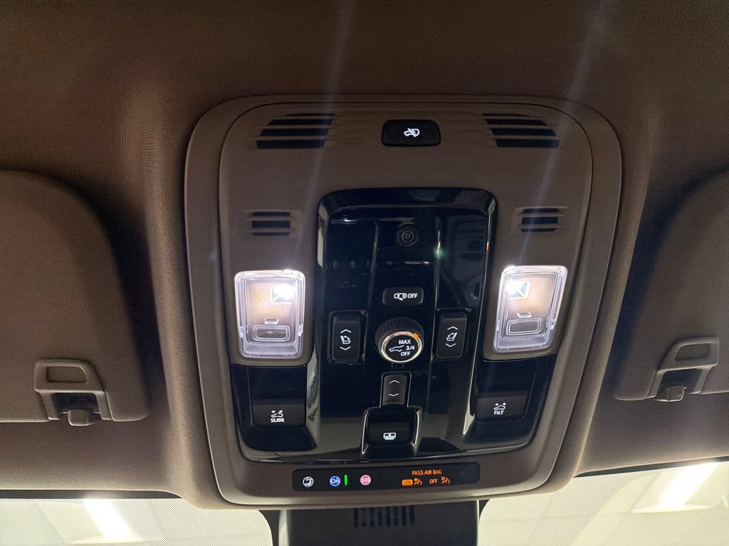 New 2026 GMC Yukon XL Denali w/ Denali Reserve Package AWD/4WD image 17