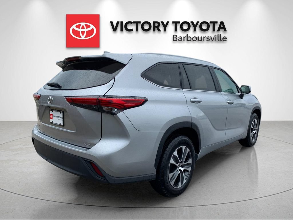 Used 2023 Toyota Highlander XLE FWD image 7