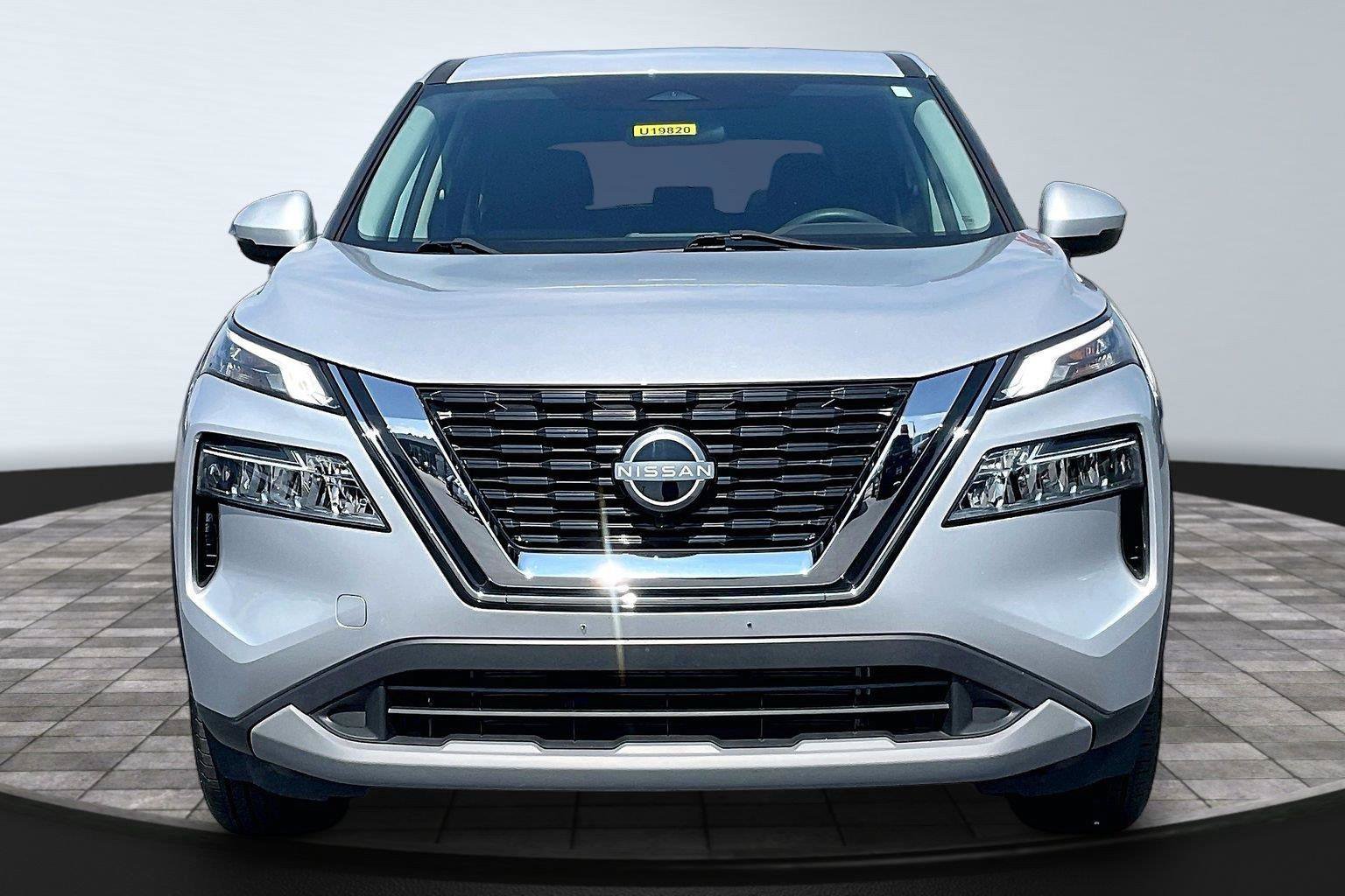 Certified 2023 Nissan Rogue SV FWD image 2