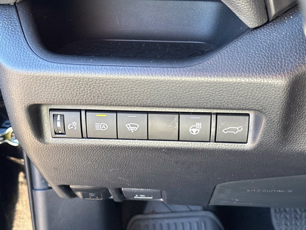 Used 2022 Toyota RAV4 XLE Premium AWD/4WD image 18